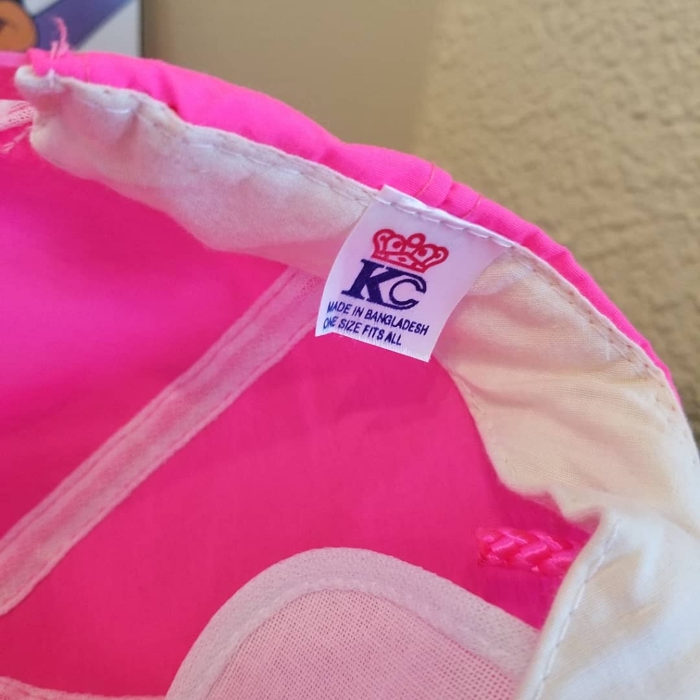 Pink Hat - Picture 5 of 5